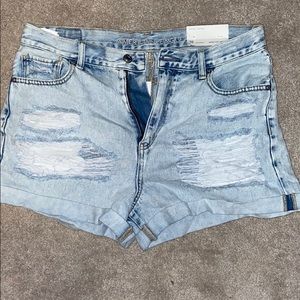 American Eagle white wash mom shorts